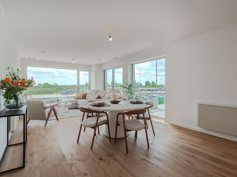 Welkom in dit moderne en stijlvolle appartement in Middelkerke, een ideaal pied-à-terre voor wie van comfort en design houdt. Dit ruime appartement be