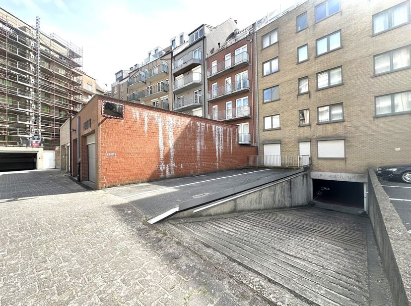 Garage te huur in Jozef-Nellenslaan 135,
                    8300 Knokke