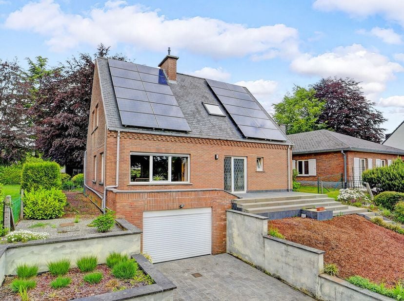 Te koop: open bebouwing in Tervuren, gelegen in de Merellaan, in een groene en residentiële omgeving nabij openbaar vervoer en invalswegen. Deze wonin