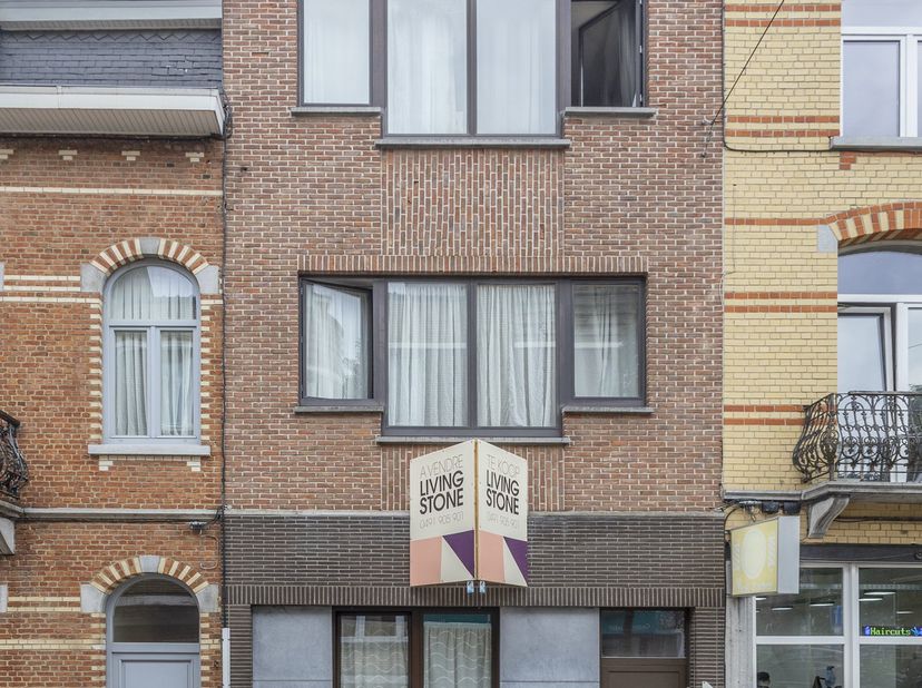 Situé dans un emplacement recherché à Berchem-Sainte-Agathe, cet immeuble se compose de deux logements distincts. Le rez-de-chaussée comprend un appar