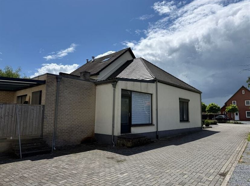 Appartement à louer
                    à 3680 Neeroeteren