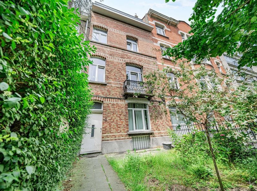 Infos &amp;amp; visites : nathalie.p@weinvest.be | 02 315 77 22<br />
Dans un quartier prisé et convivial de Jette, We Invest a le plaisir de vous présent