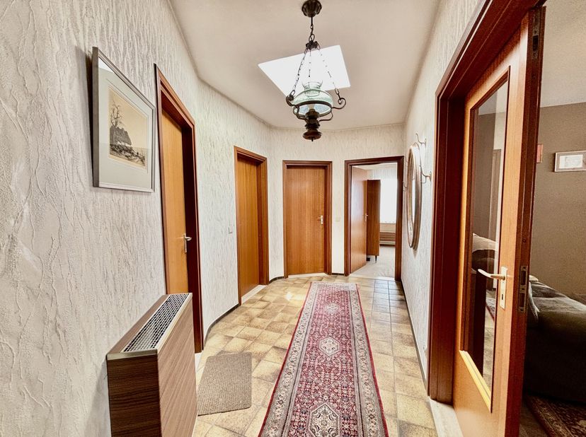 Ruim en lichtrijk appartement in hartje Nijlen<br />
Als u op zoek bent naar een ruime en centrale ligging dan is dit appartement absoluut een bezoek