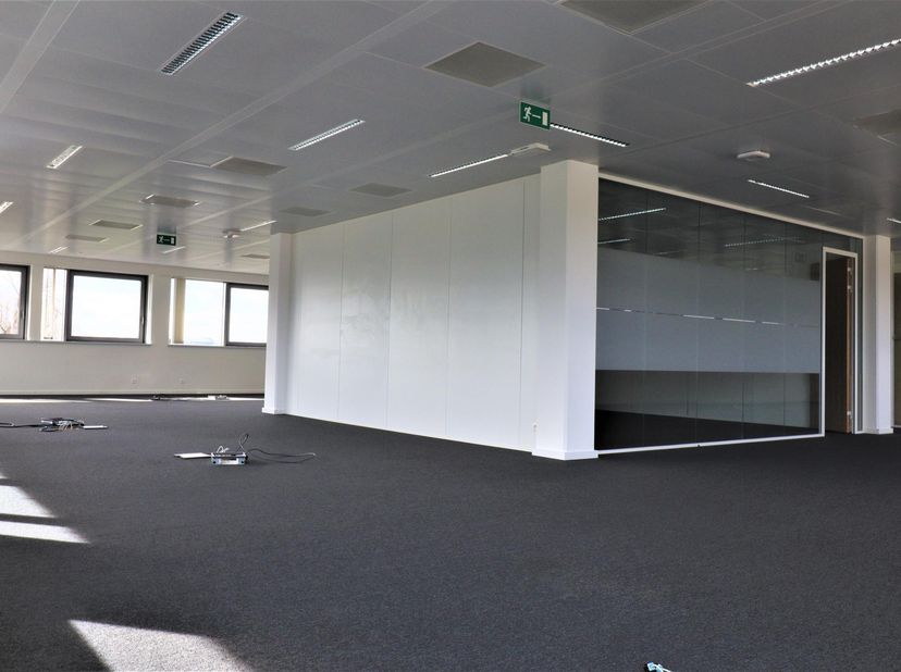 Zonering-Noord | Schitterende prestigieuze kantoorruimte van 420m&amp;sup2; + 12 P