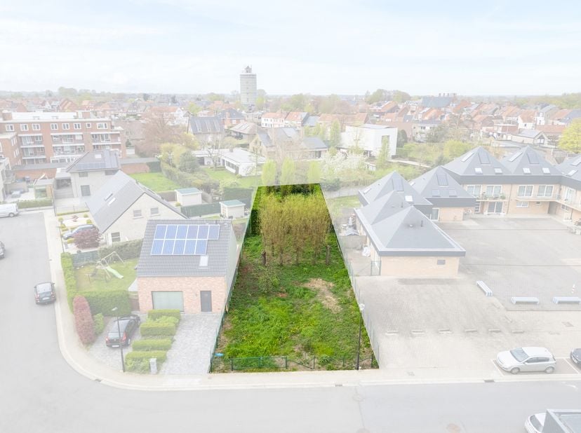 Bouwgrond voor halfopen bebouwing, koppelbouw, in het centrum van Tielt die deel uit maakt van een rustig gelegen verkaveling in de directe omgeving v