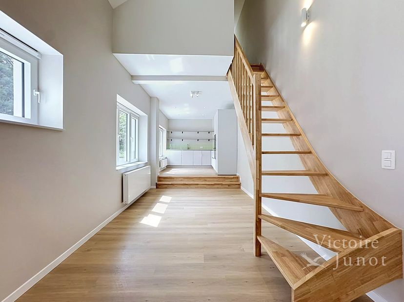 Voogesteld Mike Doolaeghe - Tel.: +32 471 65 85 85 - E-mail: mike.doolaeghe@victoire.be<br />
Victoire Junot biedt dit mooie appartement aan van 86 m²