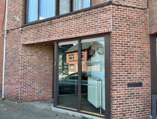                                         Handelsgelijkvloers te huur in Veerle, € 1.400
