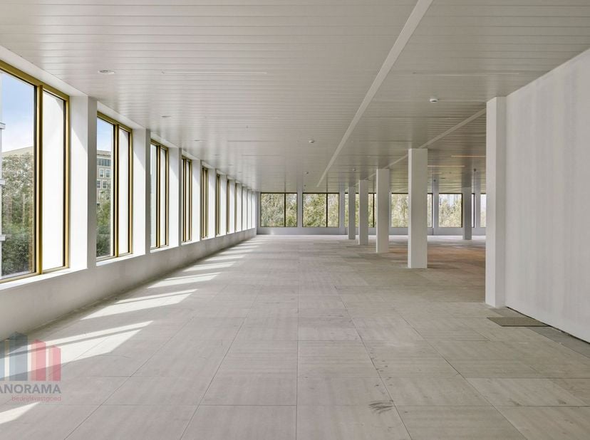 Deze&amp;nbsp;kantoorruimte van 1.627&amp;nbsp;m² bevindt zich op het gelijkvloers + de eerste verdieping en maakt deel uit van het hoogwaardig kantorencomple