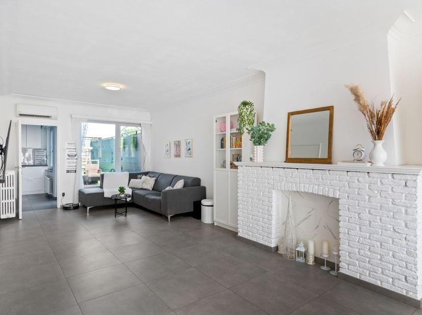 Gerenoveerde duplex met 3 slaapkamers en ruim terras! <br />
<br />
Omschrijving; <br />
Deze energiezuinige duplex combineert hedendaags wooncomfo