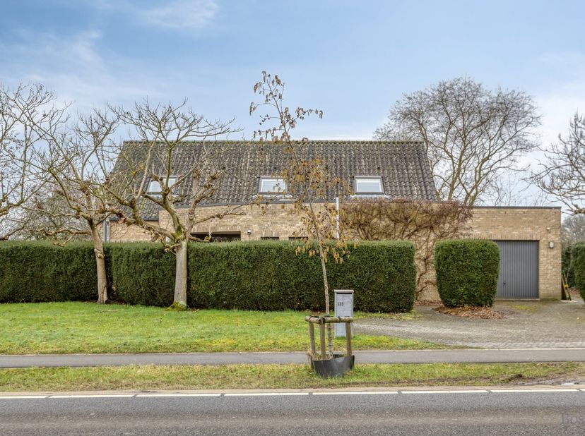Instapklare gezinswoning met 3 slaapkamers te koop in Tessenderlo-Ham<br />
<br />
Op de Geelsebaan, nabij het centrum van Tessenderlo, vinden we deze