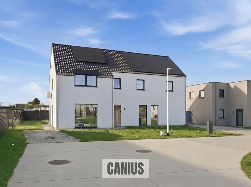 INSTAPKLARE WONING MET 3 SLKS &amp; TUIN<br />
<br />
In het rustige &amp; groene Munsterbilzen, deelgemeente van de stad Bilzen-Hoeselt treffen wij de verk