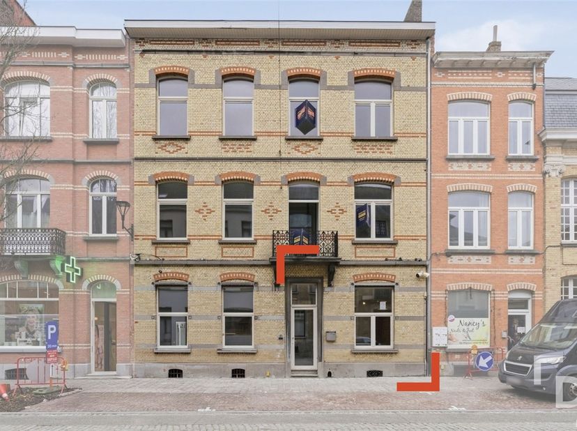 In de nieuwe residentie Melrose Place ontdek je dit prachtige en karaktervolle 1‑slaapkamerappartement, gelegen in het hart van Ieper. <br />
Het pro