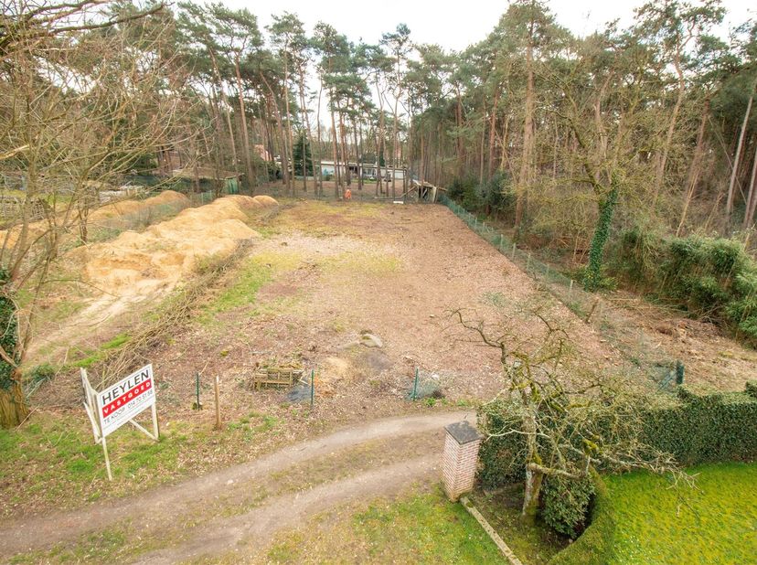 Grond van 9a13ca in woonuitbreidingsgebied. (toekomstgrond)<br />
<br />
Rustig en groen gelegen te Wechelderzande met alle faciliteiten in de nabij