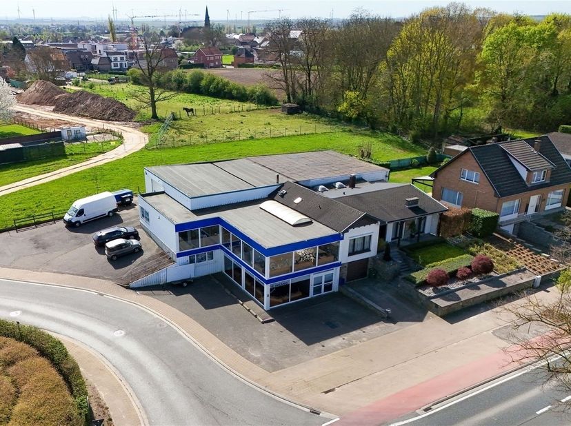 Bien professionnel à vendre
                    à 3770 Riemst