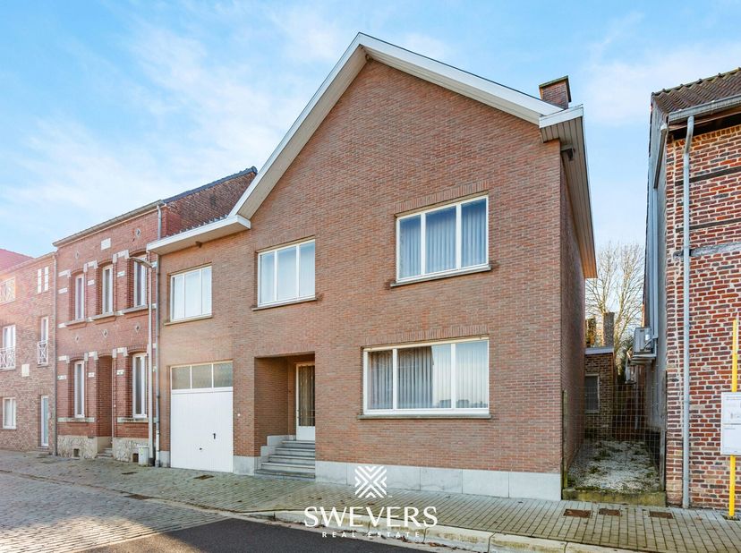 Voor meer info en fotos, surf naar www.swevers.be  deze halfopen bebouwing in de Cartuyvelstraat 31 te Heers biedt een stevige basis voor wie op zoek