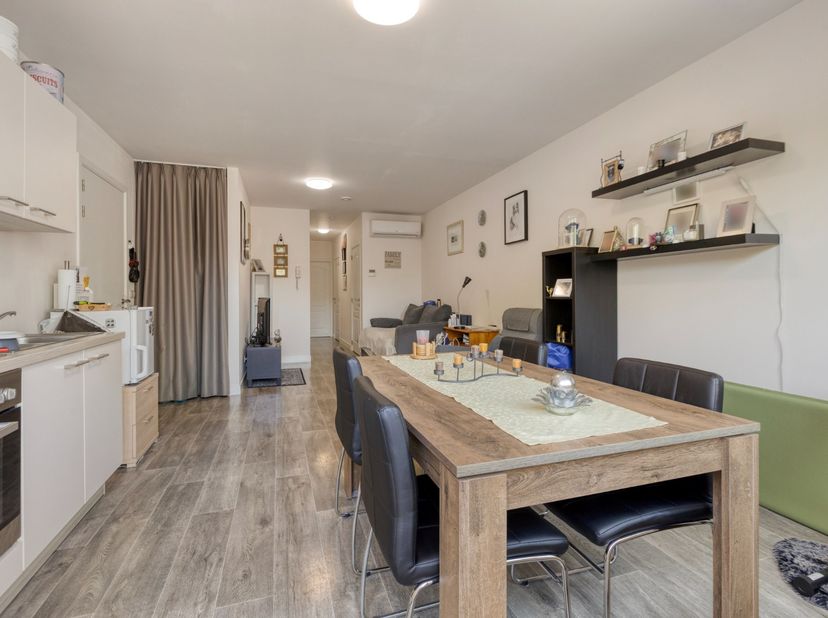 Dit appartement (± 50 m²) met 1 slaapkamer is centraal gelegen in Mol, op wandelafstand van openbaar vervoer (trein en bus), winkels, sportfaciliteite