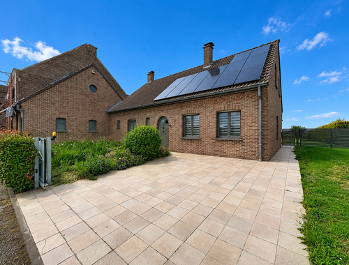                                        Woning te huur in Pecq, € 1.375
