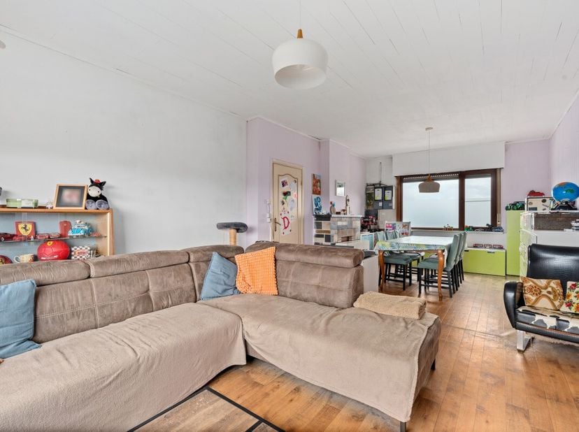 Ligging &amp; IndelingHier geniet u dagelijks van weidse, landelijke uitzichten rondom de woning. Het terras en de ruime zijtuin vormen de perfecte plek o