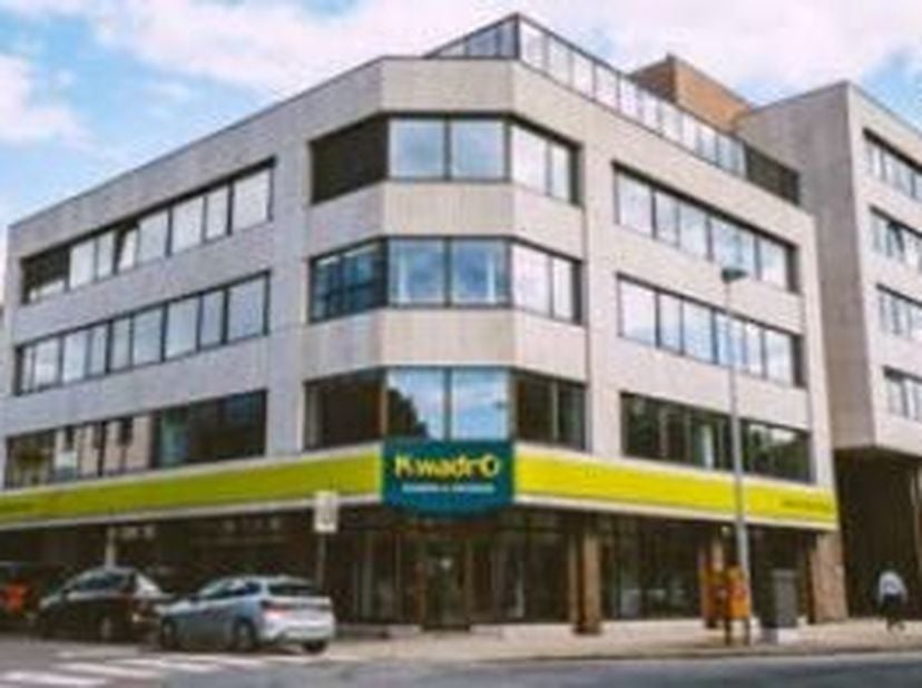 Espace de bureau à louer près du Ring d'Anvers.<br />
<br />
--------<br />
opsplitsbaar<br />
<br />
a louer - Bureau (1 unit, 422 m²)<br />
Bureau (