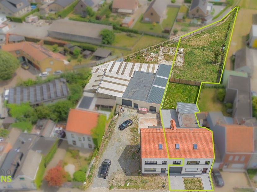 Te koop Instapklare ruime woning met achterliggende weide in Zele. Op de Gentsesteenweg 83 in Zele bevindt zich deze verrassend ruime en instapklare w