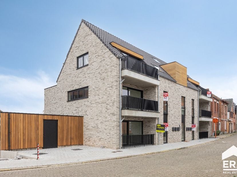 Project Kabienstraat - Geel Prachtig gelijkvloers nieuwbouwappartement met 2 slaapkamers en terras in hartje Geel. Kleinschalige residentieEigentijdse