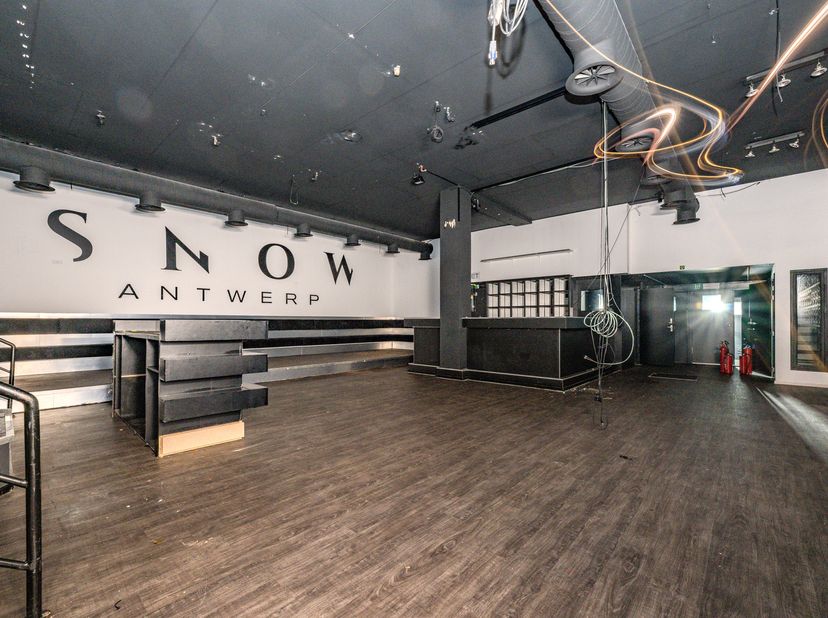 Vergund horecapand te huur gelegen aan Antwerpen Noord.<br />
Het pand werd 20 jaar uitgebaat als restaurant en is nu klaar voor een nieuwe invulling.