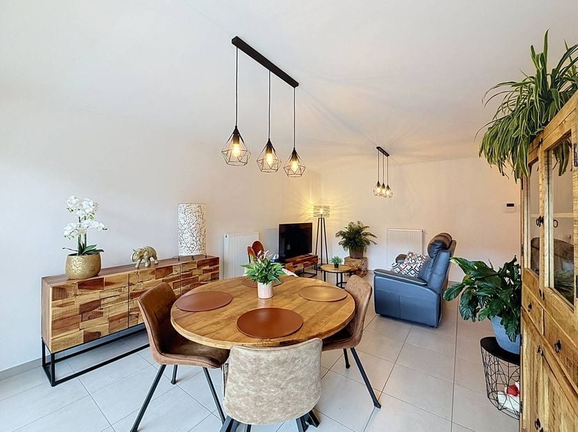 Appartement d'une chambre avec terrasse à Ypres. Ascenseur disponible. Pratique à utiliser ! L'appartement est situé au deuxième étage et se compose d