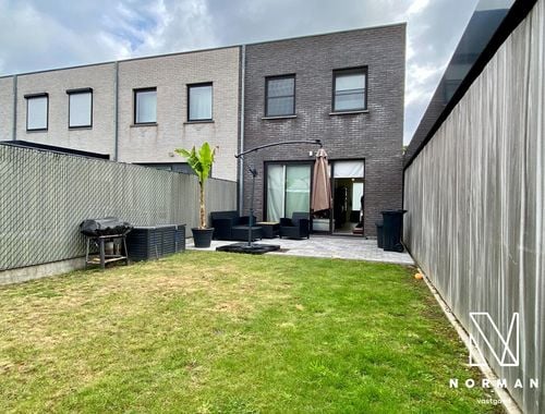                                         Maison à louer à Beveren-Leie, € 950
