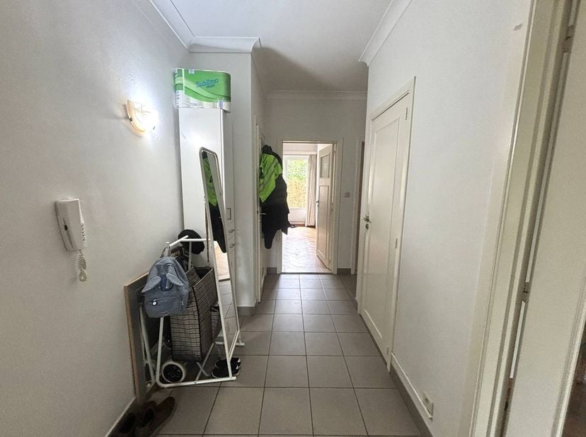 Dit appartement aan de Gaarveldstraat 40 bus 3 is te huur op een rustige en centrale locatie. Dankzij de gunstige ligging geniet u van een vlotte bere