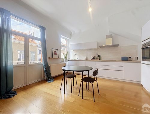                                         Duplex te huur in Elsene, € 1.700
