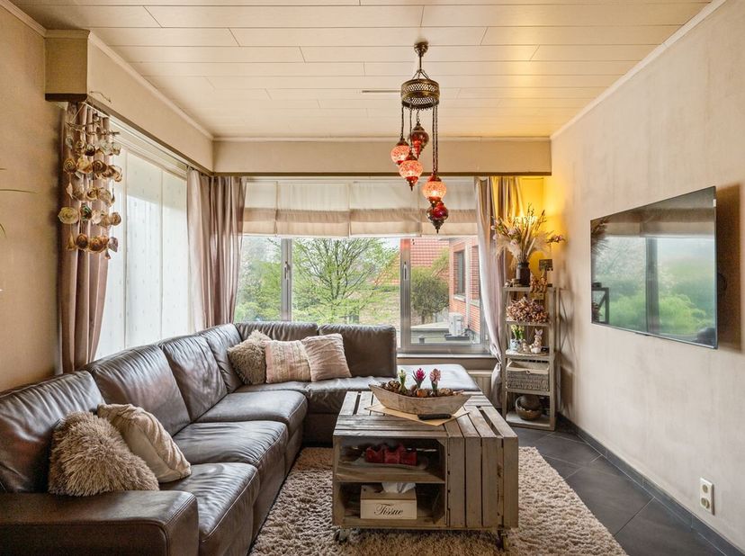 Appartement au 1er étage avec 2 chambres et un jardin spacieux<br />
L'appartement est situé dans une petite copropriété composée de deux entités et d