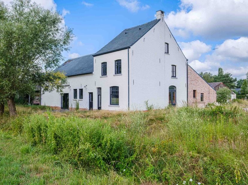 FERME DE PLUS DE 2HA -<br />
L’étude notariale Principal Notarissen Van Thielen-Michiels, située à Herselt, Herentalsesteenweg 9, procédera à une vent