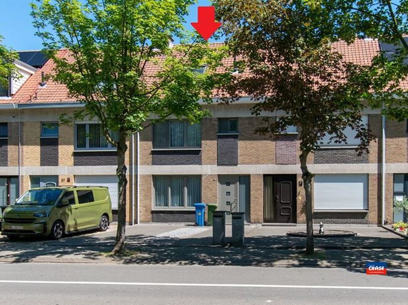 HOBOKEN | SPACIEUSE MAISON FAMILIALE AVEC TROIS CHAMBRES, GRAND ÉTAGE ET JARDIN SUR UN TERRAIN TOTAL DE 216m² | EPC B |<br />
Rez-de-chaussée : jardin