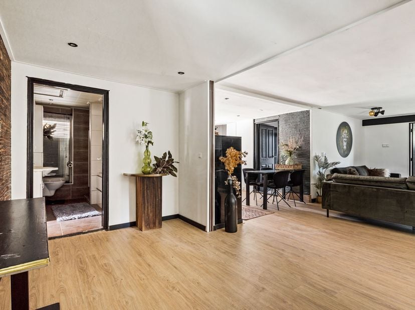 Ligging:<br />
Deze chalet/vakantiewoning is erg rustig gelegen in het recreatiedomein: Tulderbos. Het domein is gelegen in een groene omgeving en bi