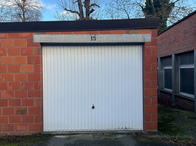 Garage à vendre
                    à 8930 Menen