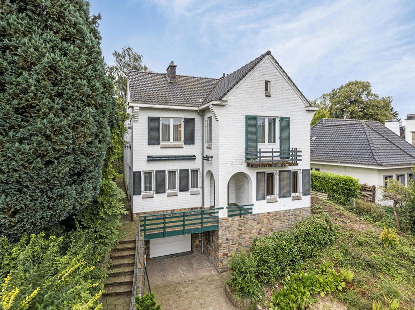 Immo Pick&amp;eacute; vous propose cette villa spacieuse et bien situ&amp;eacute;e, &amp;agrave; proximit&amp;eacute; du centre de Sint-Pieters-Leeuw et &amp;agrave; cour