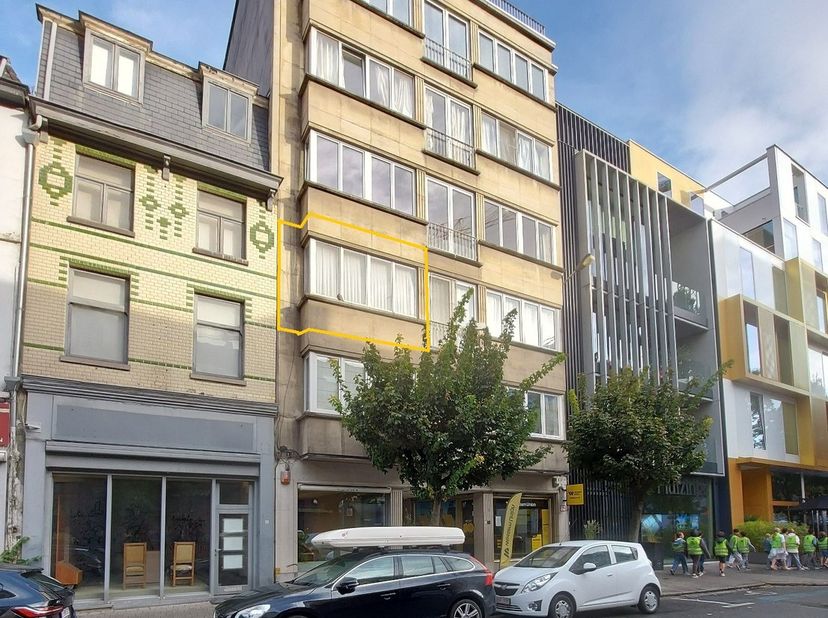 TOP LIGGING! Appartement op 50m van Grote Markt, zeer geschikt voor alleenstaande, senioren, ... met living, recente keuken, 1 slaapkamer, badkamer li
