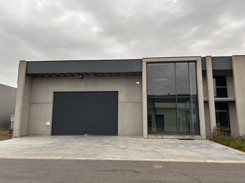 Bien professionnel à louer
                    à 3800 Sint-Truiden