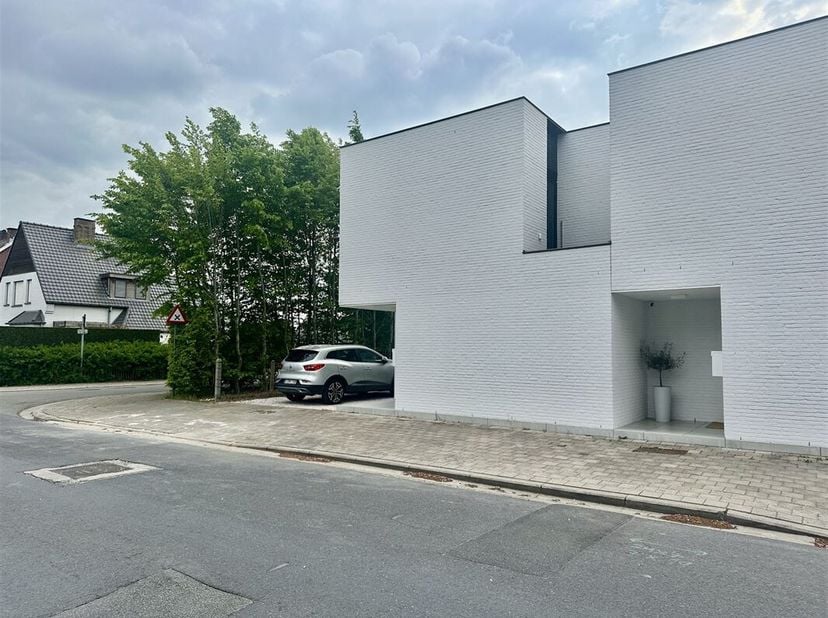 ENERGIEZUINIGE NWB TE HUUR IN EINE.<br />
Wonen in alle comfort en rust? <br />
Ontdek deze prachtige, instapklare nieuwbouwwoning, gelegen in het cha