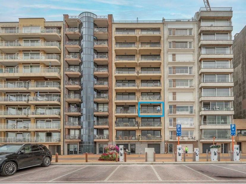 Op een toplocatie aan de jachthaven van Blankenberge bevindt zich dit instapklare en energiezuinige appartement (EPC-label A), waar u geniet van een p