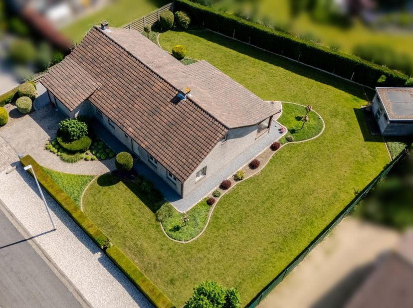 Charmante woning met 3 slaapkamers, uitzonderlijk rustig<br />
<br />
In een bijzonder rustige doodlopende straat in Bree bevindt zich deze charmante