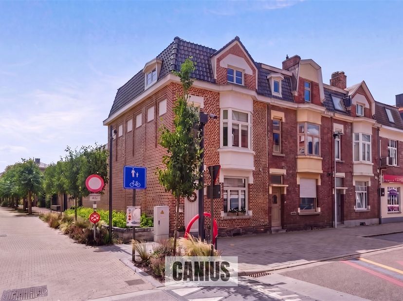 MAGNIFIQUE MAISON DE VILLE DE 3 CHAMBRES AU CŒUR DE SINT-TRUIDEN. <br />
<br />
Vous recherchez une maison élégante, prête à emménager, dans un emplac