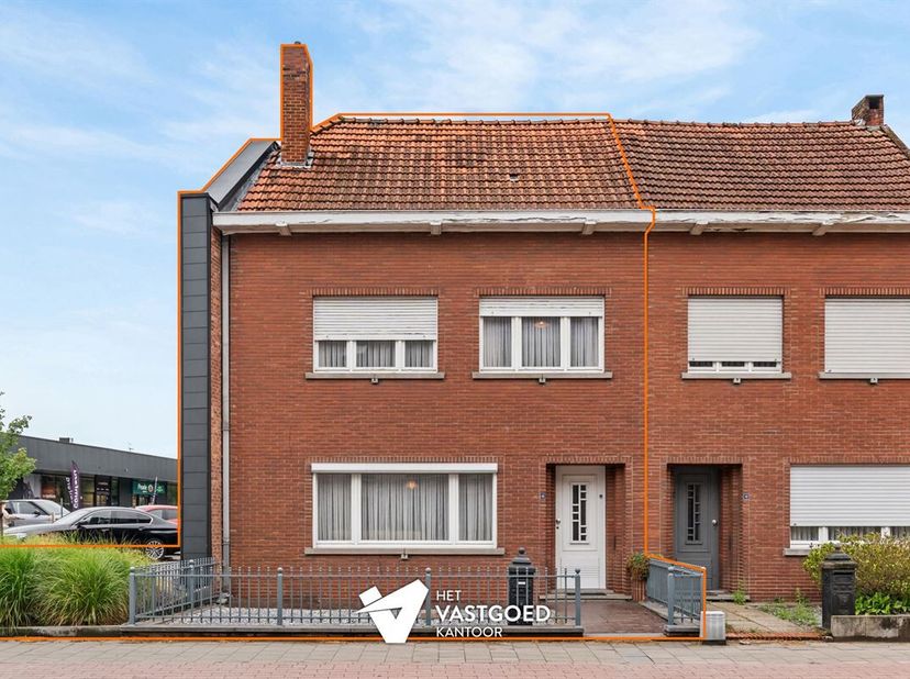 Verrassend ruime woning met mogelijkheden in centrum<br />
Belangrijkste troeven:<br />
- Centrale ligging vlakbij winkels, school, station...<br />
-