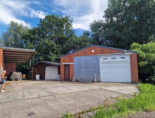                                         Opslagplaats te huur in Izegem, € 495
