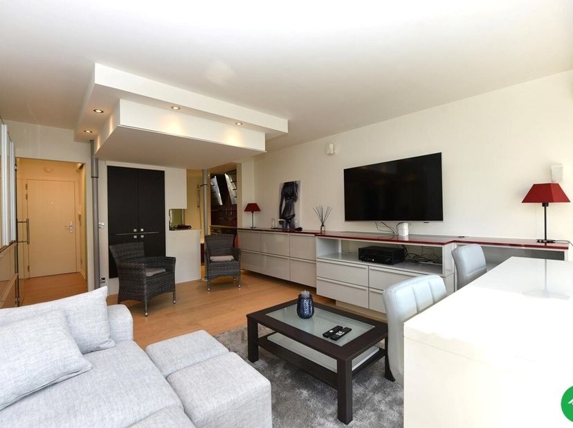 Deze studio is gelegen op een uiterst centrale ligging in de kern van Knokke, kortbij het strand, pal in de winkelstraat en vele andere voorzieningen!