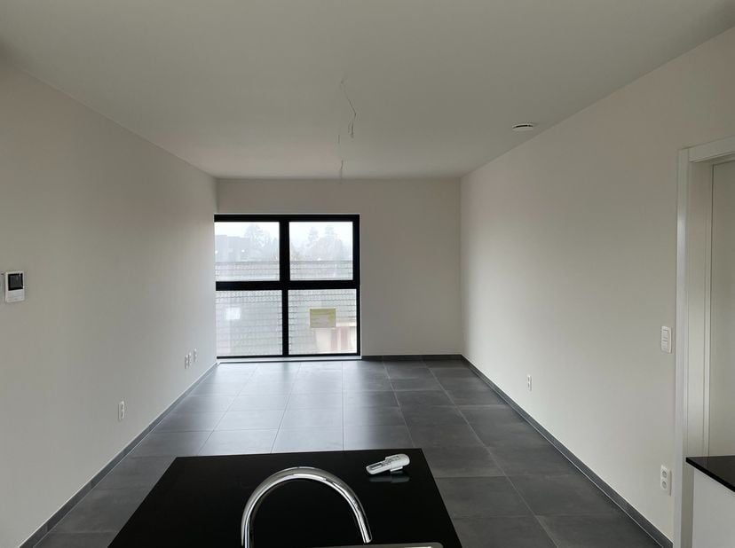 Mooi energiezuinig en luxueus afgewerkt appartement verwarmd met warmtepomp (dus ook airco aanwezig) met 5 zonnepanelen gelegen op de tweede verdiepin