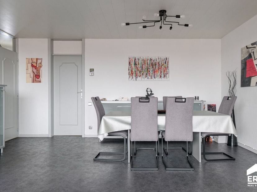 Ruim, te moderniseren appartement te Hasselt centrum met een bew. opp. van 102m².