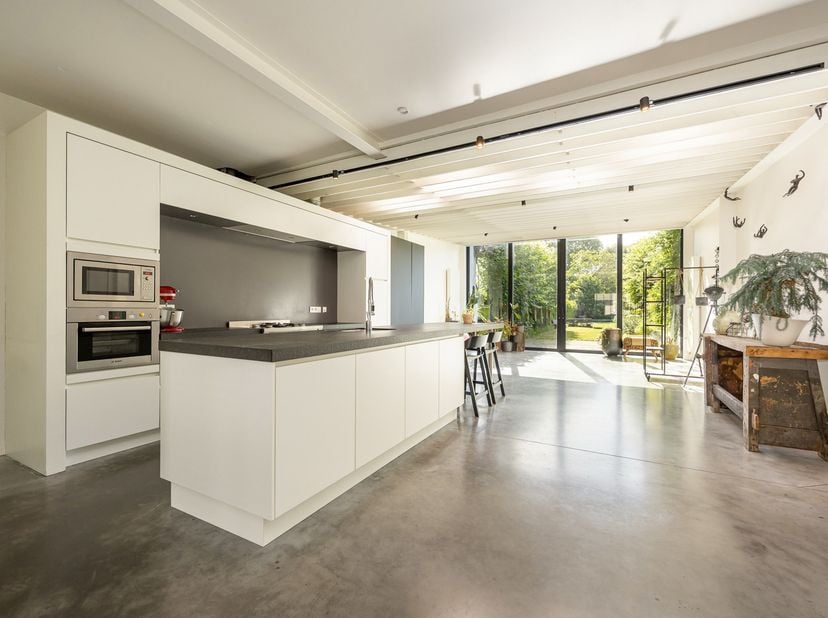 Deze woning is centraal gelegen aan de Graatakker in Turnhout, op korte afstand van het stadscentrum, winkels, scholen en openbaar vervoer. Dankzij de