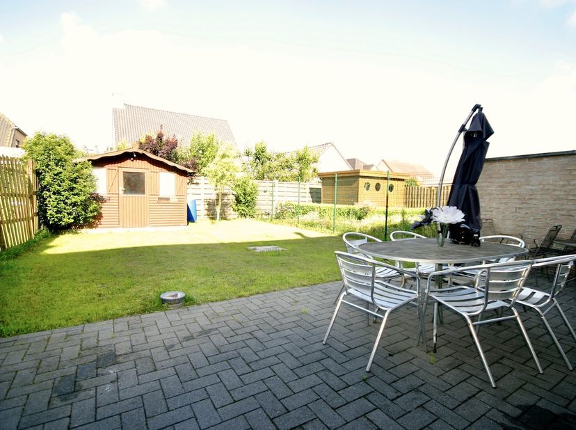 Bent u op zoek naar een comfortabele en energiezuinige woning op een rustige, maar centrale ligging? <br />
Deze ruime en goed onderhouden woning bied