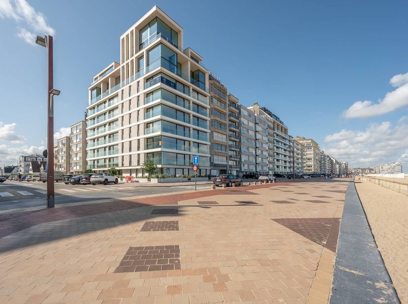 Cet appartement neuf à vendre est situé dans la prestigieuse résidence « Duinbergen », un tout nouveau joyau de la côte belge, dans l'élégante ville d